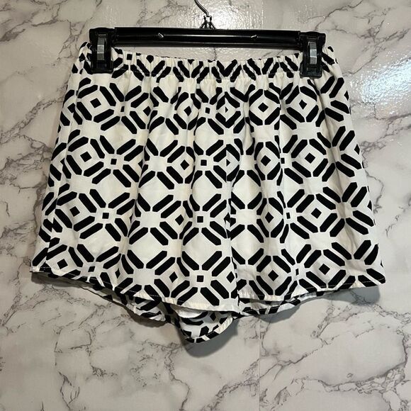 Everly Geometric Black White Elastic Waist Shorts Size S Lined Polyester. - Picture 1 of 5